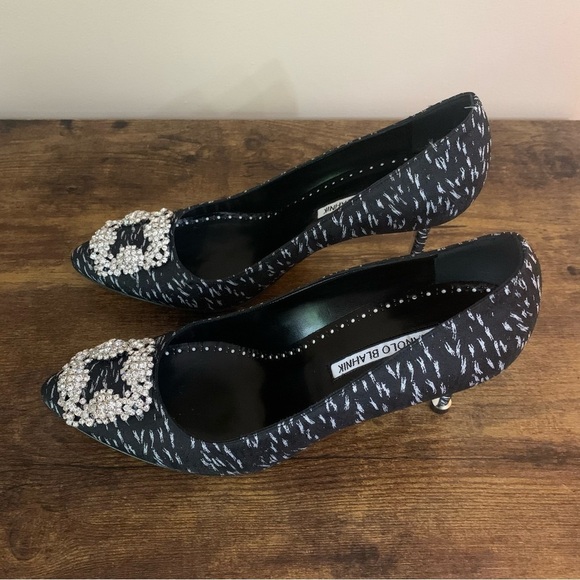 NWOT Manolo Blahnik Hangisi Black Jacquard Jewel Buckle Pump, 70mm (2.75" heel) - Picture 3 of 14
